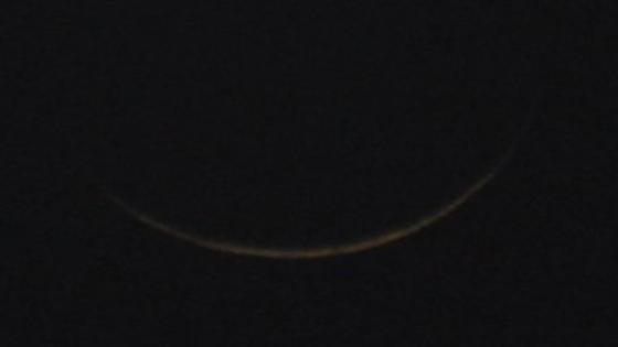 ابتسامة الهلال في سماء أكادير ليلة رمضان