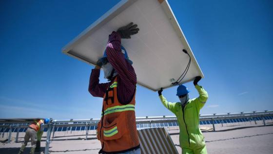 Workers install new solar panels at the Villanueva photovoltaic (PV) power plant operated by Italian company Enel Green Power in the desert near Villanueva, a town located in the municipality of Viesca, Coahuila State, Mexico, taken on April 20, 2018. - The plant covers an area the size of 40 football fields making it the largest solar plant in the Americas. (Photo by Alfredo ESTRELLA / AFP) (Photo credit should read ALFREDO ESTRELLA/AFP via Getty Images)
