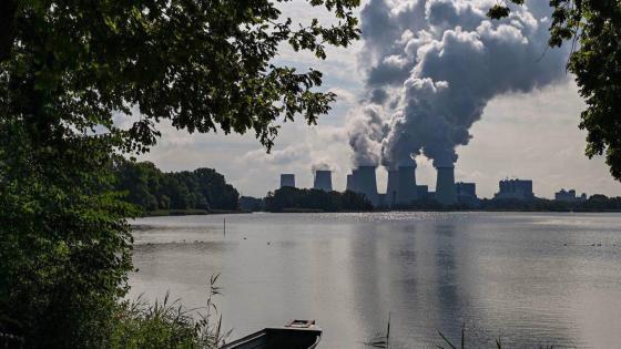 19 August 2020, Brandenburg, Peitz: Water vapour rises from the cooling towers of the Jänschwalde lignite-fired power plant of Lausitzer Energie Bergbau AG (LEAG). Photo: Patrick Pleul/dpa-Zentralbild/ZB (Photo by Patrick Pleul/picture alliance via Getty Images)