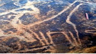 تقييد موقع النقوش الصخرية” أم الرواكن” في عداد الآثار الوطنية