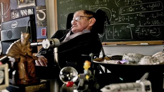 ترجل عالم الفيزياء “ستيفن هوكينغ”عن صهوة الحياة